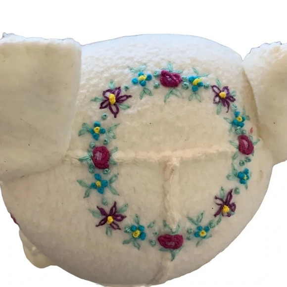 HANDSTITCHED fawn coloured felt embroidered teddy bear. - Picture 2 of 7